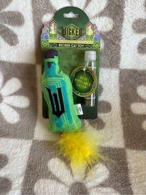 Wicked Kicker Cat Toy with Refillable Catnip - Green